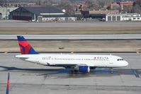 N321US @ MSP - at MSP - by Pete Hughes