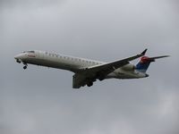 N669CA @ KCVG - Comair CRJ-700 on final approach