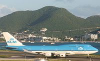 PH-BFG @ TNCM - KLM back tracking runway 28 for take off - by SHEEP GANG
