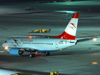 OE-LNL @ VIE - Also this former Lauda Air plane lost his Lauda livery and is now wearing Austrian Colors - by P. Radosta - www.austrianwings.info