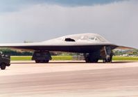 90-0040 @ MHZ - Spirit of Alaska of Whiteman AFB's 509th Bomb Wing positioning for display at the Mildenhall Air Fete of 2000. - by Peter Nicholson