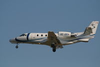 OE-GEH @ EBBR - Descending to RWY 25L