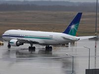 N767A @ VIE - Special visitor at VIE