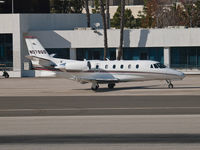 N579QS @ KSMO - N579QS taxiing - by Torsten Hoff