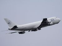 A6-MDG @ VIE - One of the last 747-200 built - note that there are only two windows on the right side of the upper Deck!
