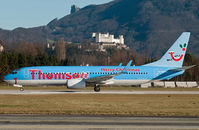 G-FDZA @ LOWS - Thomson B737 appears in Xmas livery at SZG