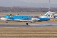 PH-WXC @ VIE - KLM cityhopper Fokker F-70