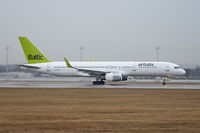 YL-BDC @ EDDM - Air Baltic - Boeing 757-256