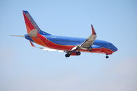 N625SW @ LAX - N625SW short final rwy 24R - by AJ Heiser