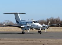 N84JL @ DTN - Taxiing in after landing at Downtown Shreveport. - by paulp
