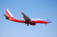 N624SW @ HOU - Short final rwy 12R