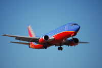 N698SW @ HOU - Short final rwy 12R