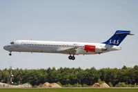 LN-RMP @ ELLX - about to touchdown - by Friedrich Becker