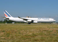 F-GNIH @ LFPG - Air France - by vickersfour