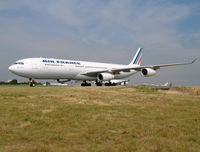 F-GLZU @ LFPG - Air France - by vickersfour