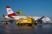 OE-LBO @ VIE - Austrian Airlines Airbus 320