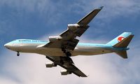 HL7602 @ EGLL - Boeing 747-4B5ERF [34301] (Korean Air) Home~G 24/06/2006. On finals 27R Heathrow
