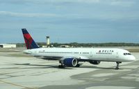 N67171 @ KRSW - Boeing 757-200