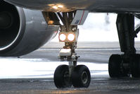 G-BYAW @ LOWS - Thomsonfly