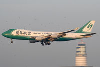 B-2441 @ LOWW - Jade Cargo 747-400