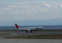 JA8988 @ RJOO - JAL Airlines