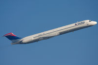 N995DL @ KLGA - Delta Airlines