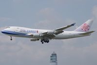 B-18721 @ LOWW - China Airlines 747-400 - by Andy Graf-VAP