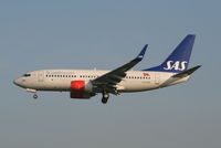 LN-RRB @ EBBR - Arrival of flight SK4743  to RWY 25L