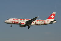 HB-IJM @ EBBR - Arrival of flight LX778 to RWY 25L