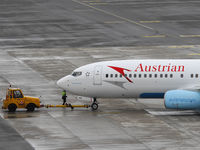 OE-LNS @ VIE - First 737-800 in Austrian Airlines colors
