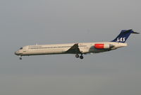 OY-KHM @ EBBR - Arrival of flight SK589 to RWY 25L
