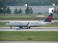 N216JQ @ KCMH - Rolling out