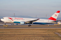 OE-LAT @ LOWW - Austrian Airlines