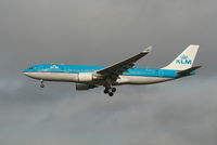PH-AOA @ EBBR - Descending to RWY 25L