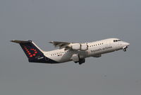 OO-DWK @ EBBR - Flight SN2333 is taking off from RWY 07R