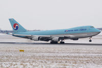 HL7466 @ VIE - Korean Air Cargo Boeing 747-4B5F(SCD) - by Joker767