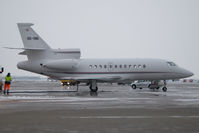 OE-IMI @ VIE - Falcon 900