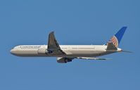 N76064 @ KLAX - Continental Airlines Boeing 767-424ER, N76064 25R departure KLAX. - by Mark Kalfas