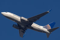 N39728 @ SNA - Continental B737 blasting off on a sunny day from SNA. - by Mike Khansa