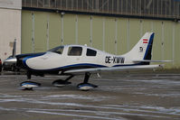OE-KWW @ VIE - Cessna 400