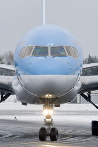 G-BYAW @ LOWS - Thomson 757-200 - by Andy Graf-VAP