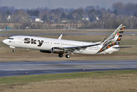 TC-SKP @ EDDL - 737-900 - by Volker Hilpert