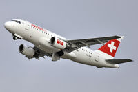 HB-IPS @ EDDL - Swiss - by Volker Hilpert