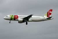 CS-TNH @ EBBR - Arrival of flight TP604 to RWY 25L