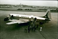 F-BGNP @ CHARLES DE - Embarkation - by Mousier Eichorn