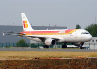 EC-HAB @ LFPG - Iberia Airbus A320-214 (c/n 0994). - by vickersfour
