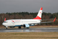 OE-LNR @ EGHH - B737