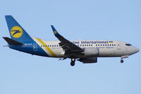 UR-GAU @ VIE - Ukraine International Airlines Boeing 737-5Y0(WL)