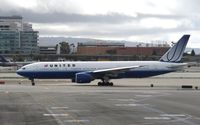 N784UA @ KLAX - Boeing 777-200