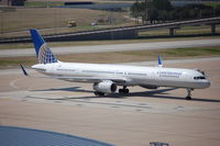 N77871 @ IAH - Pulling into the ramp - by AJ Heiser